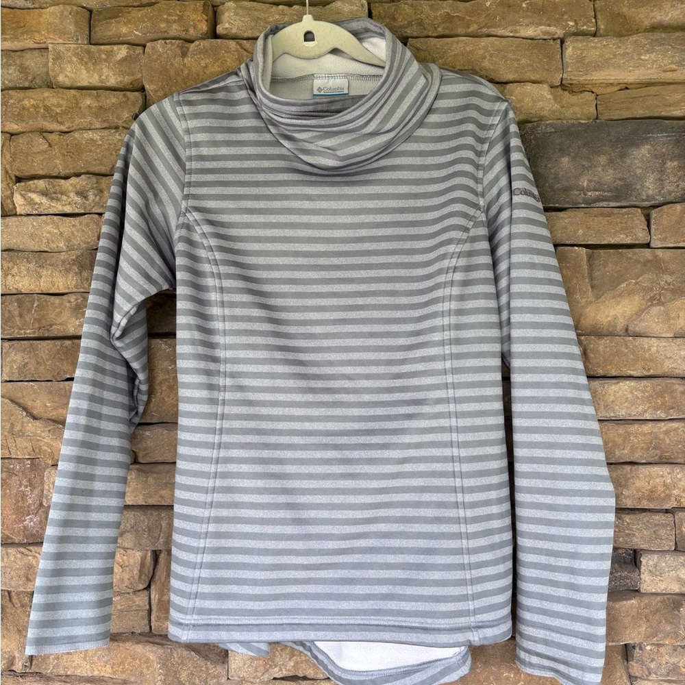 Columbia‎ Classic Gray Knit Turtleneck Sweater